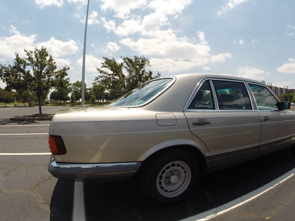 1985 Mercedes-Benz W126 S-Class Sedan - Image 18 of 31