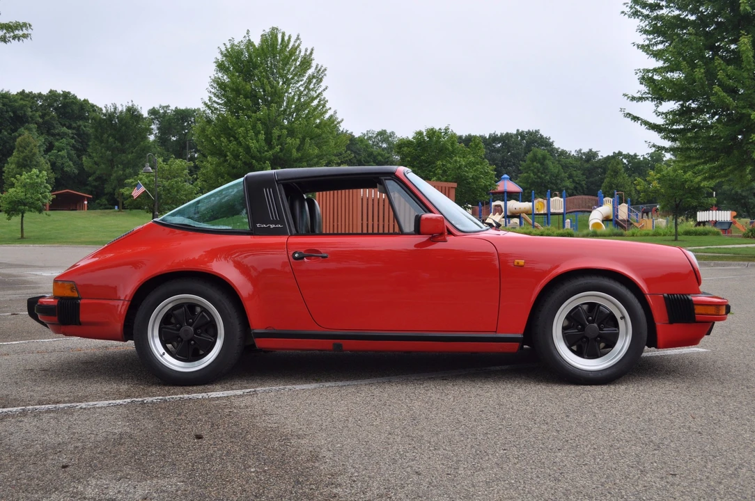 1985 Porsche 911 Carrera 3.2 - Image 12 of 31