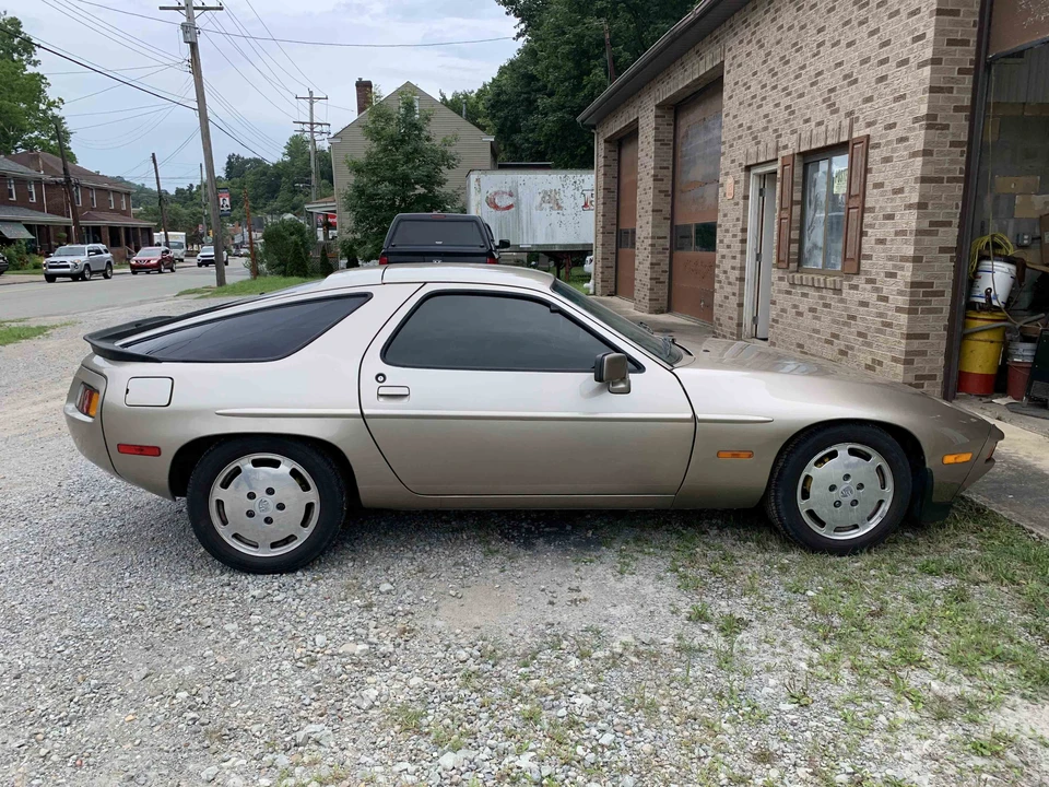 1985 Porsche 928 S - Image 7 of 31