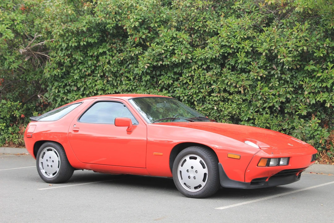 1985 Porsche 928 S - Image 12 of 31