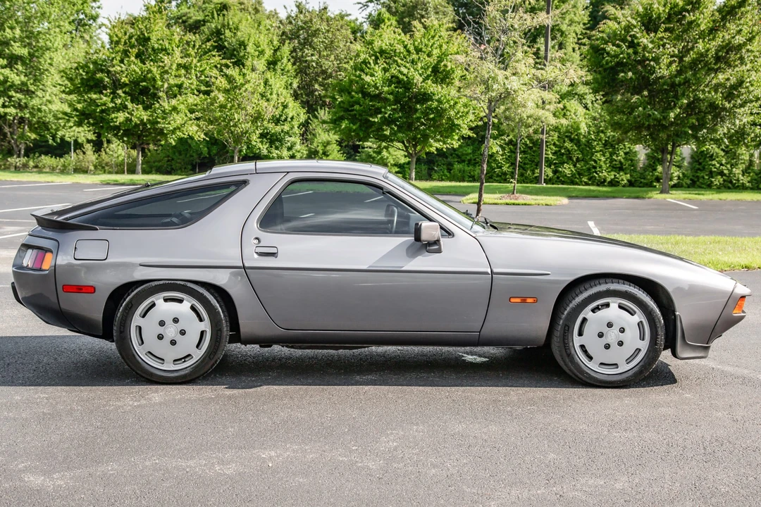 1985 Porsche 928 S - Image 7 of 31