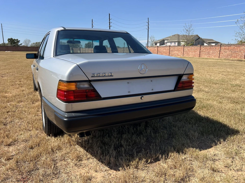 1986 Mercedes-Benz W124 E-Class - Image 15 of 31