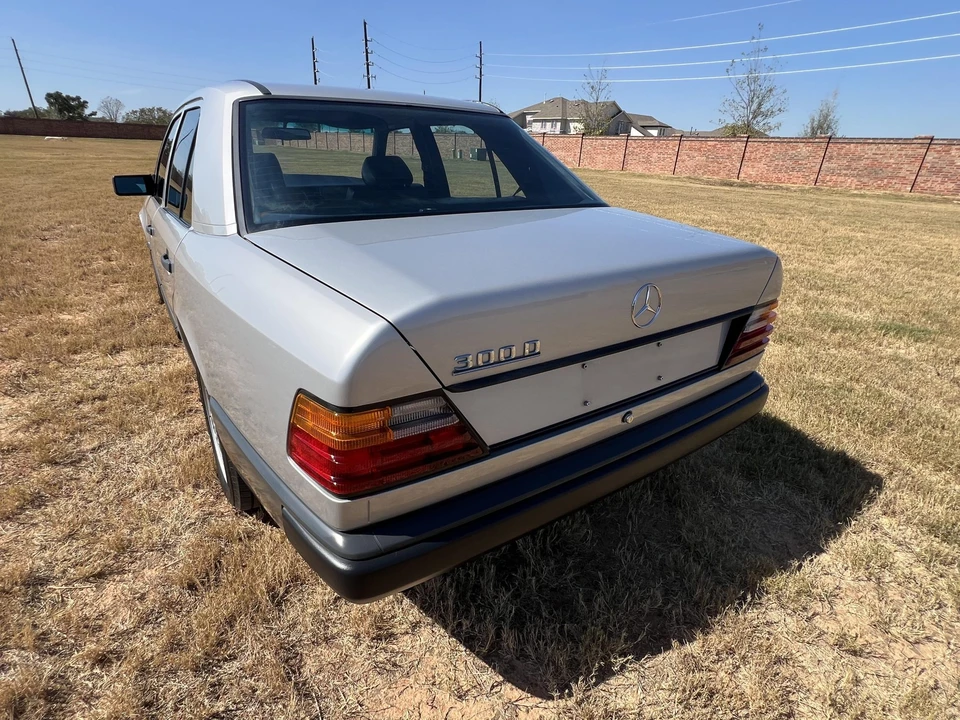 1986 Mercedes-Benz W124 E-Class - Image 16 of 31