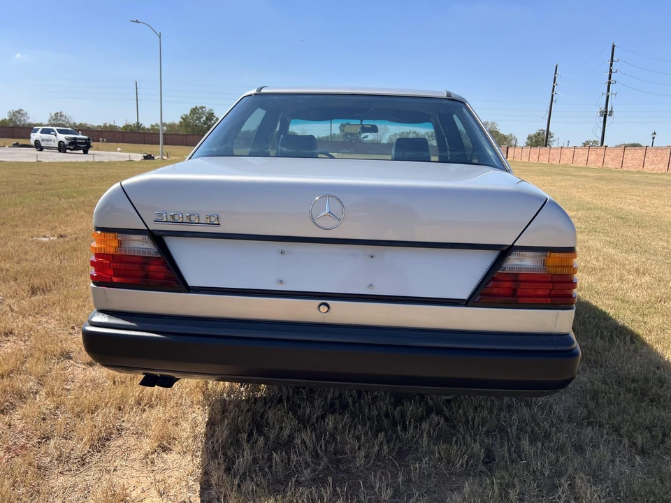 1986 Mercedes-Benz W124 E-Class - Image 12 of 31