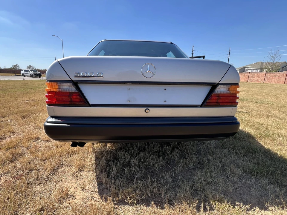 1986 Mercedes-Benz W124 E-Class - Image 13 of 31