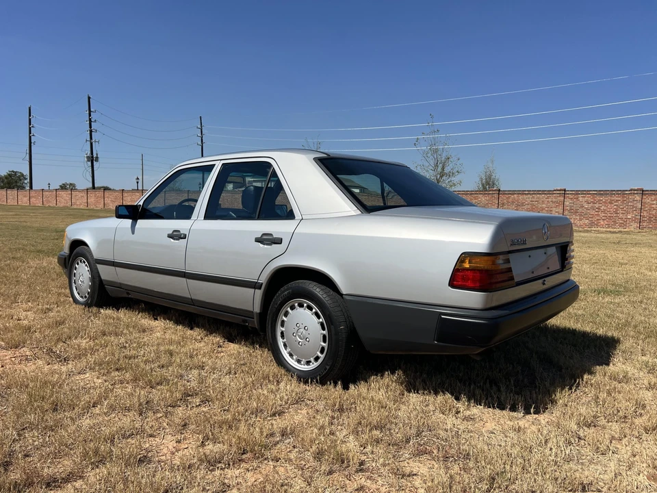 1986 Mercedes-Benz W124 E-Class - Image 17 of 31