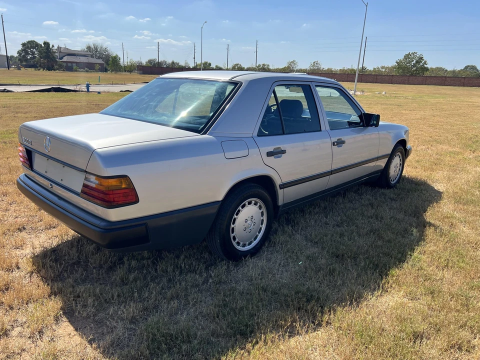 1986 Mercedes-Benz W124 E-Class - Image 10 of 31