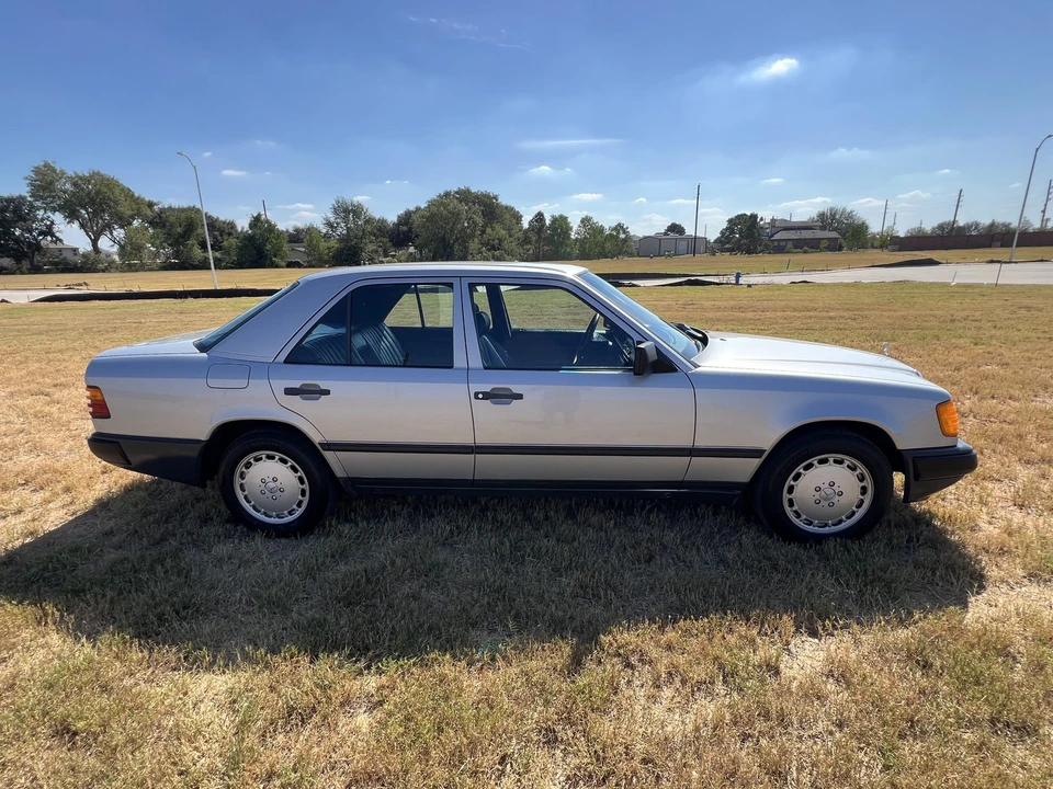 1986 Mercedes-Benz W124 E-Class - Image 9 of 31