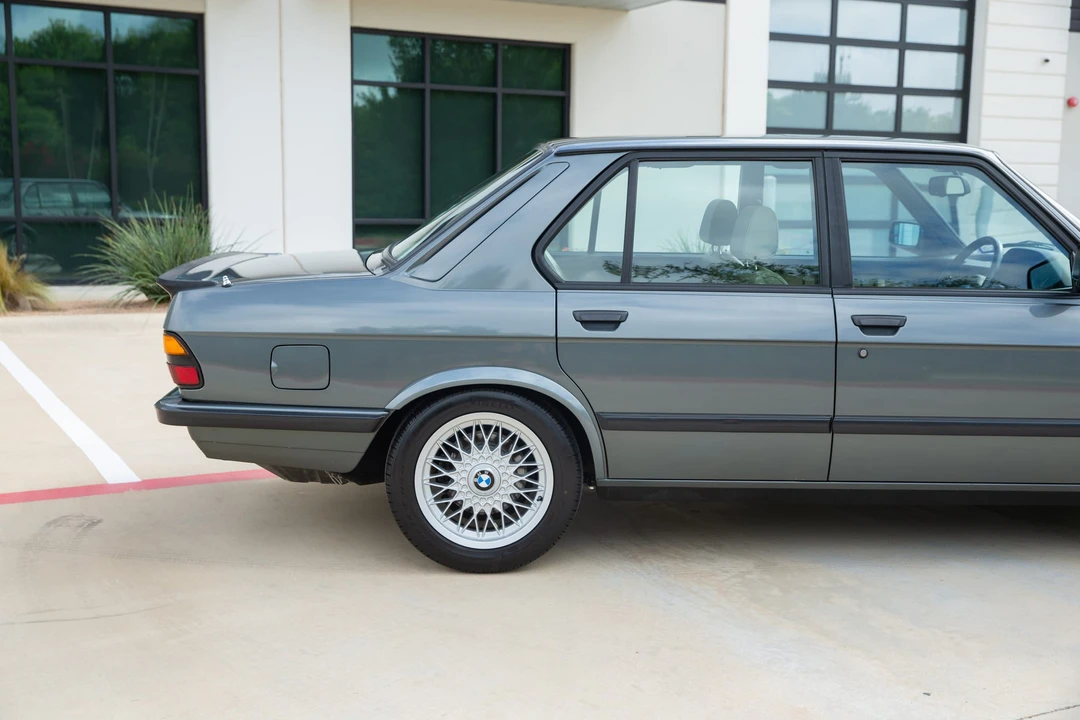 1987 BMW E28 M5 - Image 27 of 31
