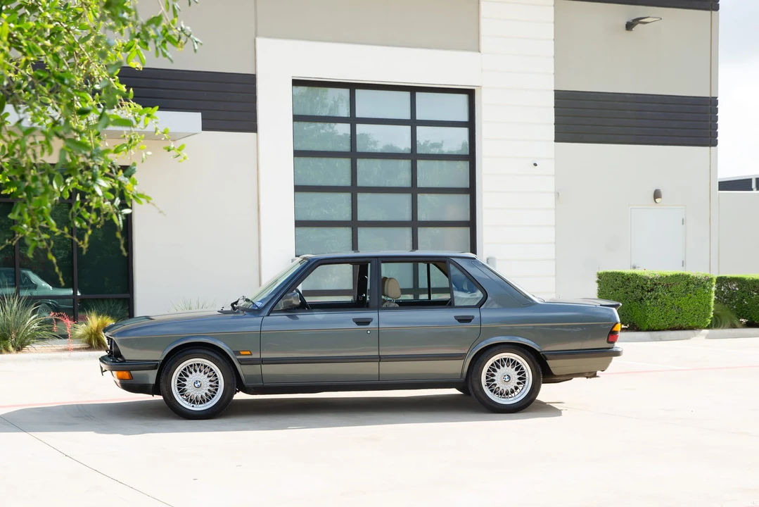 1987 BMW E28 M5 - Image 25 of 31