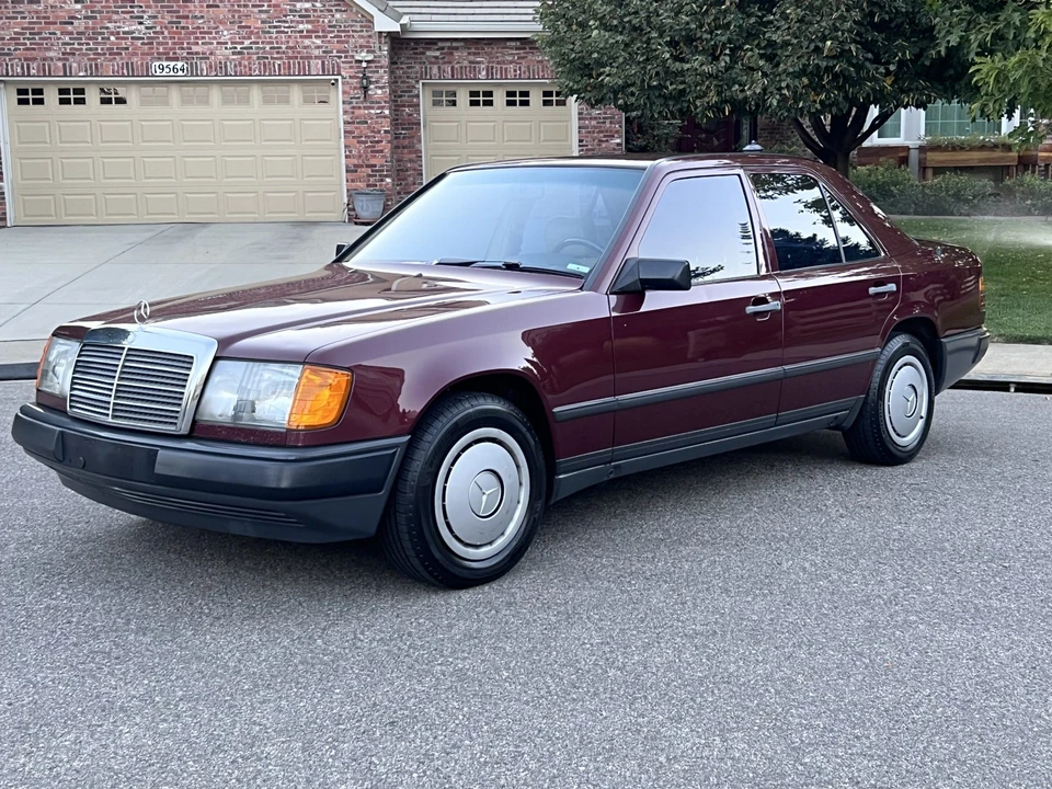 1987 Mercedes-Benz W124 E-Class - Image 2 of 31
