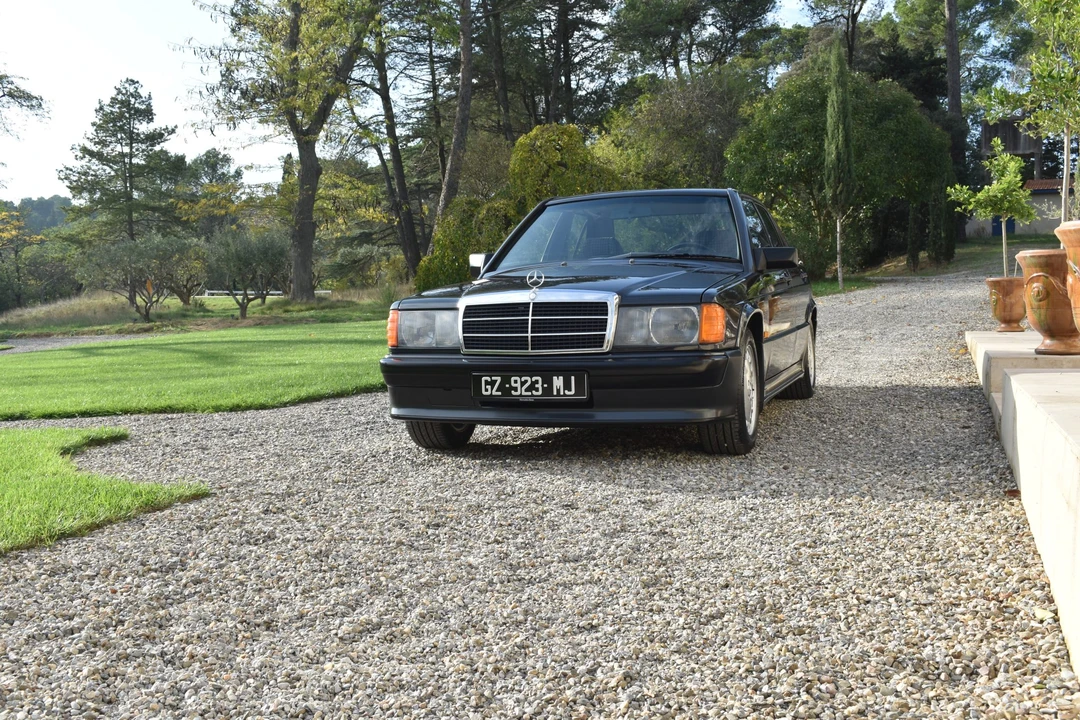 1988 Mercedes-Benz 190E 2.3-16 & 2.5-16 - Image 2 of 31