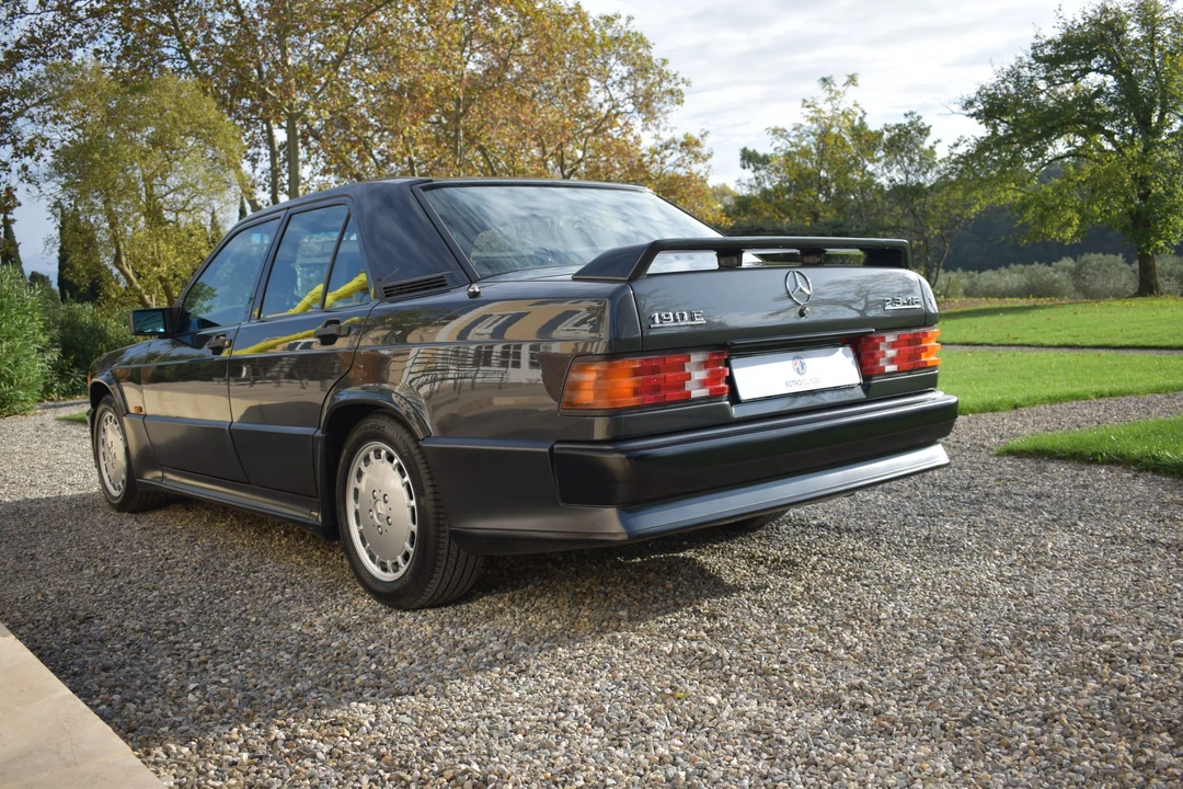 1988 Mercedes-Benz 190E 2.3-16 & 2.5-16 - Image 11 of 31