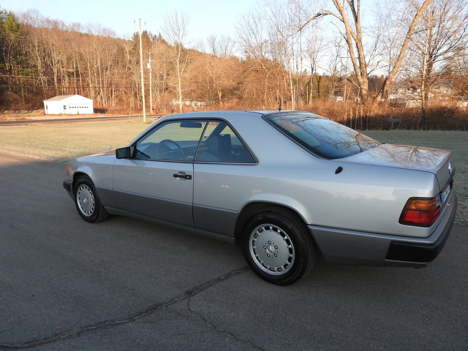 1989 Mercedes-Benz W124 E-Class - Image 10 of 31