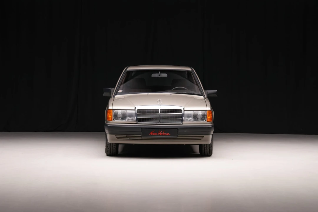 1990 Mercedes-Benz 190E - Image 13 of 31
