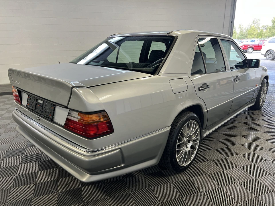 1990 Mercedes-Benz W124 E-Class - Image 9 of 31
