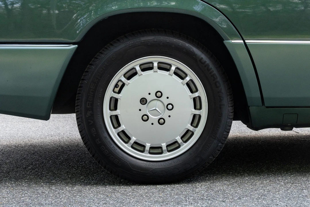 1990 Mercedes-Benz W124 E-Class - Image 29 of 31