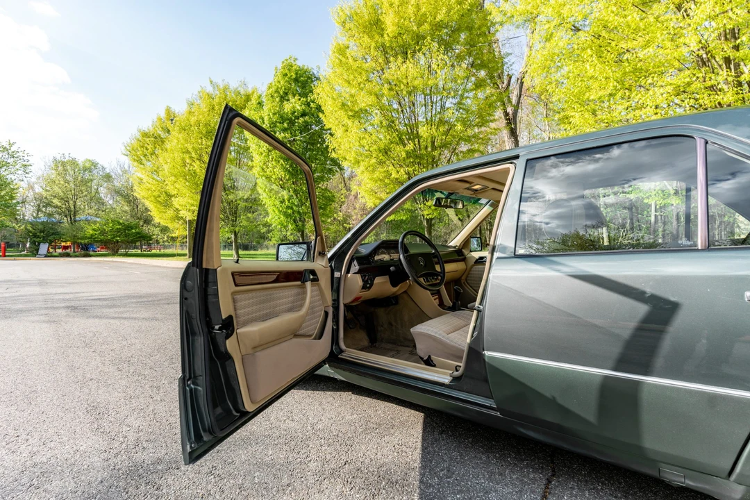 1990 Mercedes-Benz W124 E-Class - Image 31 of 31