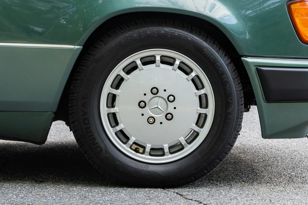 1990 Mercedes-Benz W124 E-Class - Image 30 of 31