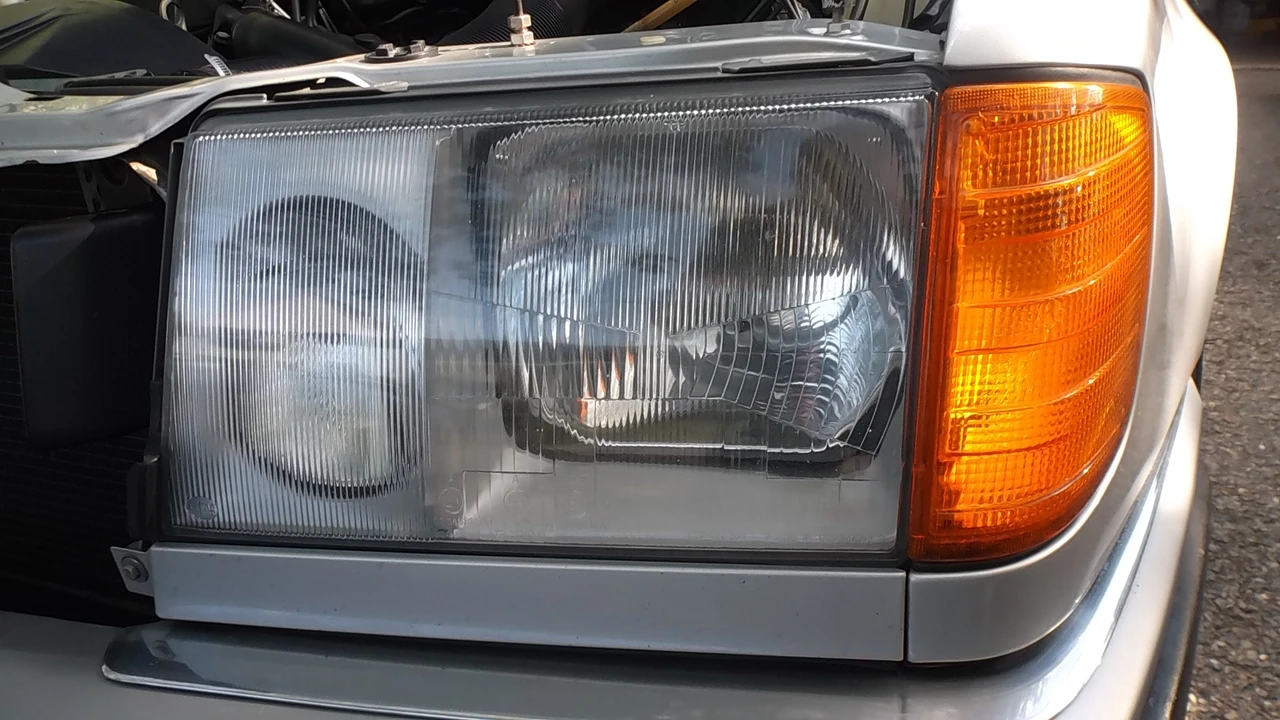 1991 Mercedes-Benz W124 E-Class - Image 29 of 31