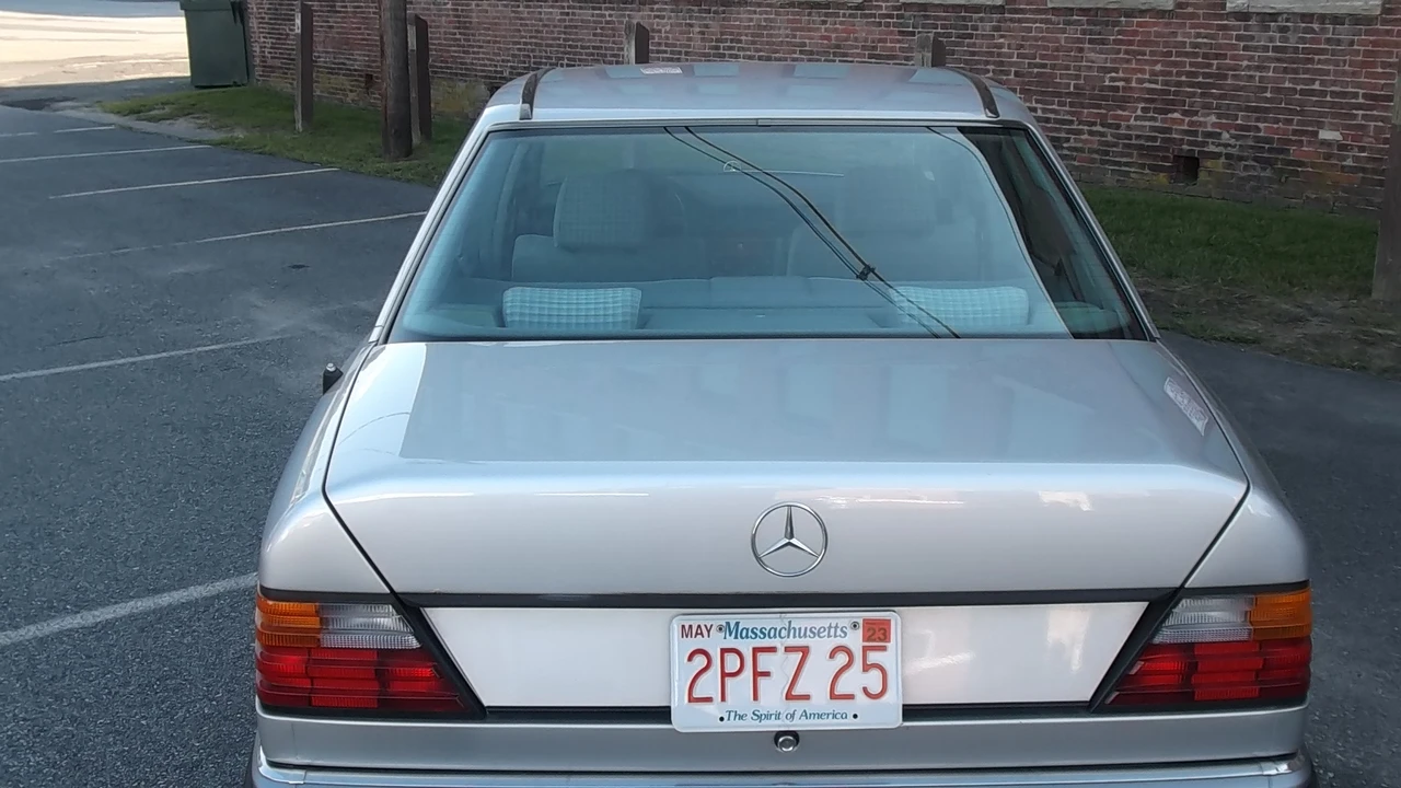1991 Mercedes-Benz W124 E-Class - Image 19 of 31