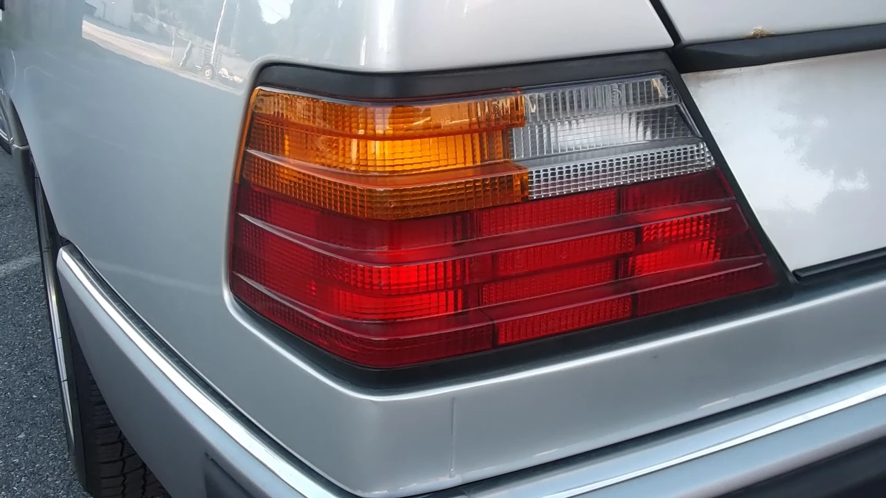 1991 Mercedes-Benz W124 E-Class - Image 23 of 31