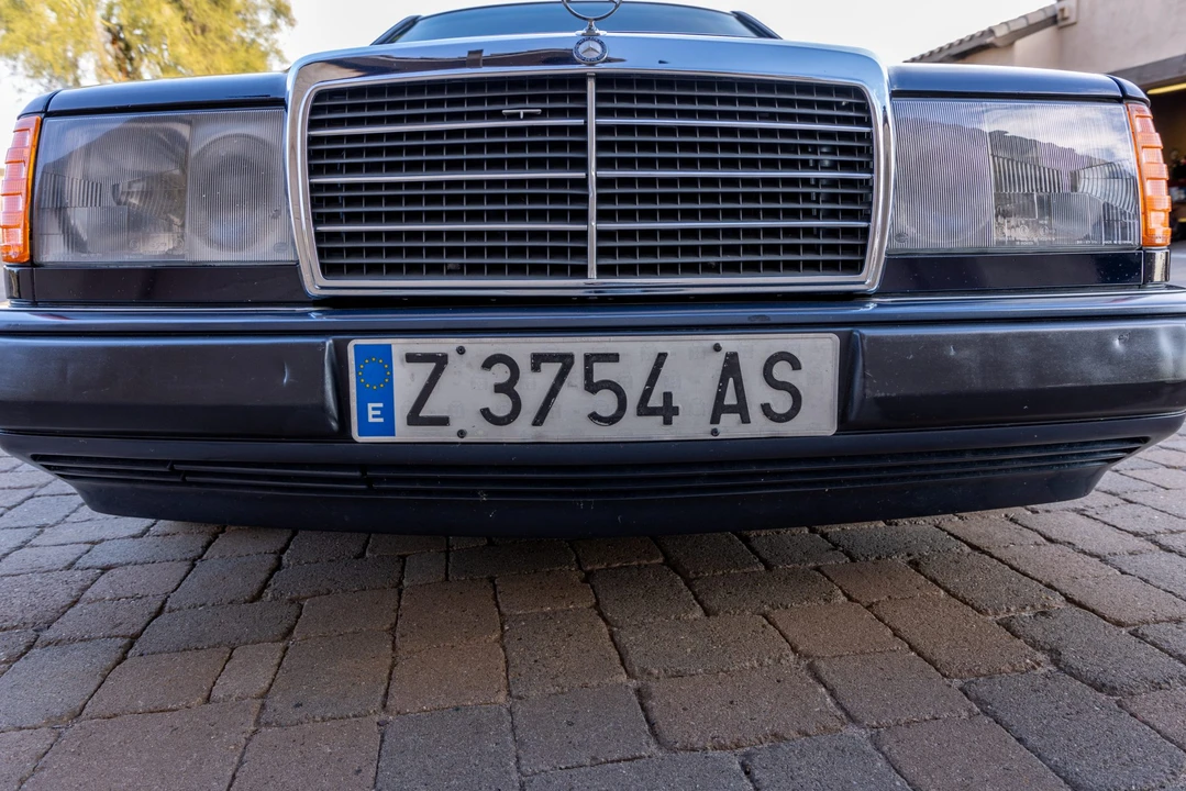 1992 Mercedes-Benz W124 E-Class - Image 11 of 31