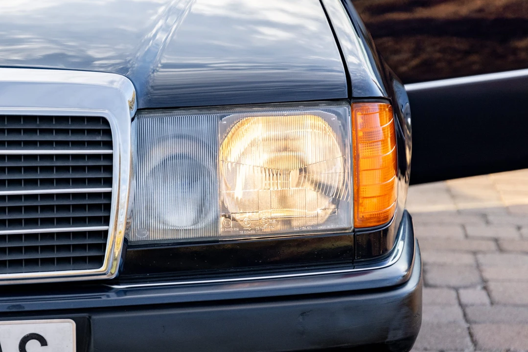1992 Mercedes-Benz W124 E-Class - Image 9 of 31