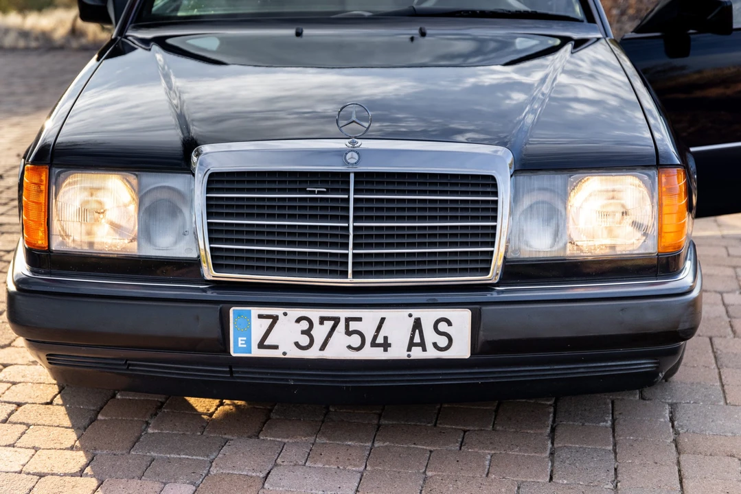 1992 Mercedes-Benz W124 E-Class - Image 10 of 31