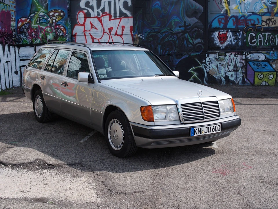 1992 Mercedes-Benz W124 E-Class - Image 2 of 31