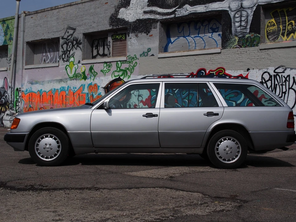 1992 Mercedes-Benz W124 E-Class - Image 11 of 31
