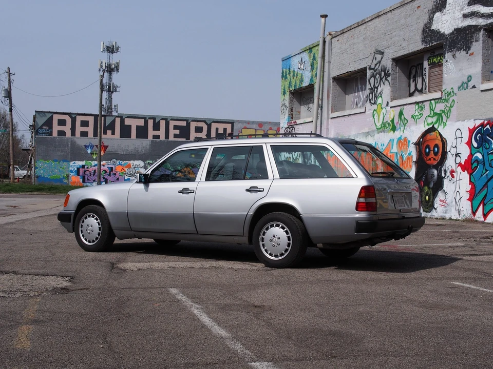 1992 Mercedes-Benz W124 E-Class - Image 13 of 31