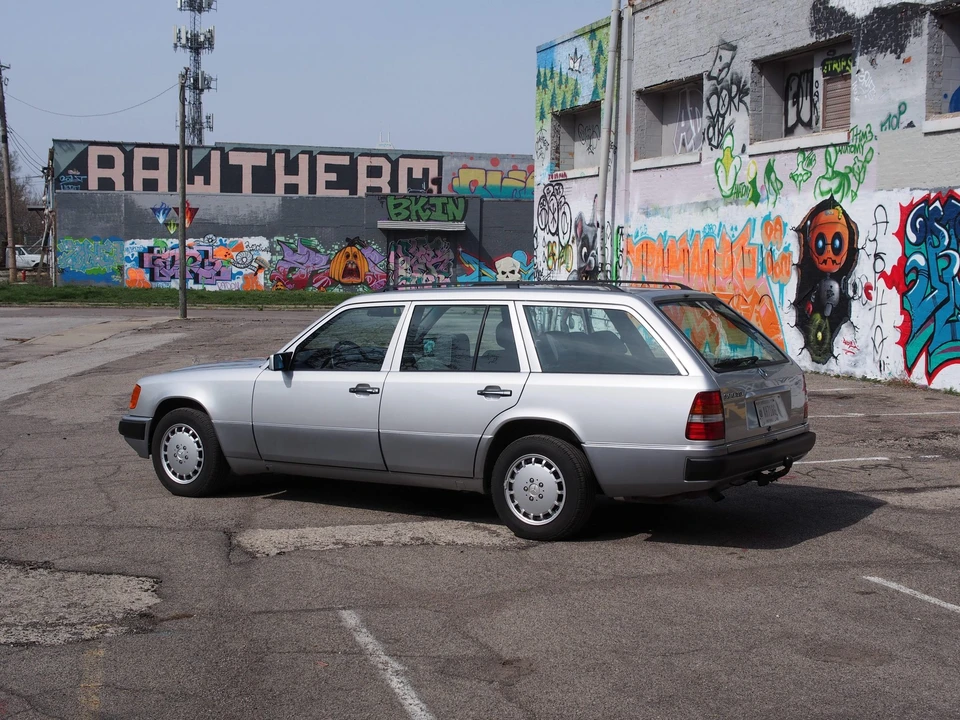 1992 Mercedes-Benz W124 E-Class - Image 12 of 31