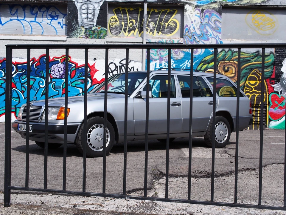 1992 Mercedes-Benz W124 E-Class - Image 30 of 31