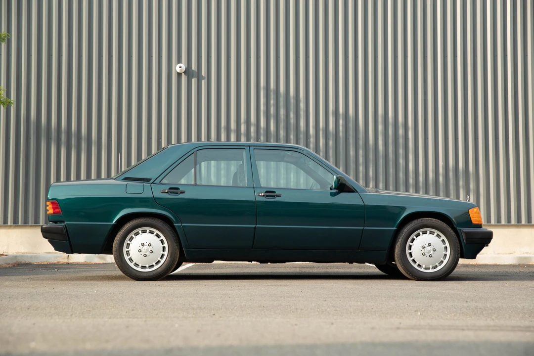 1993 Mercedes-Benz 190E - Image 12 of 31