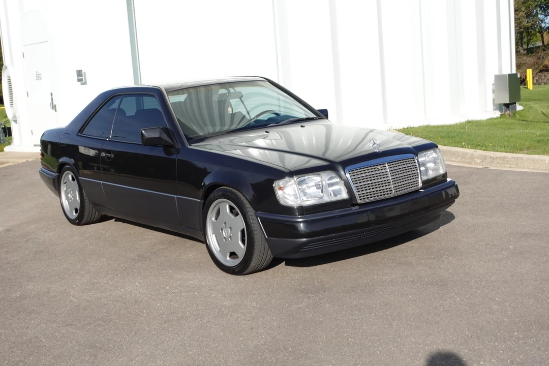 1995 Mercedes-Benz W124 E-Class - Image 2 of 31