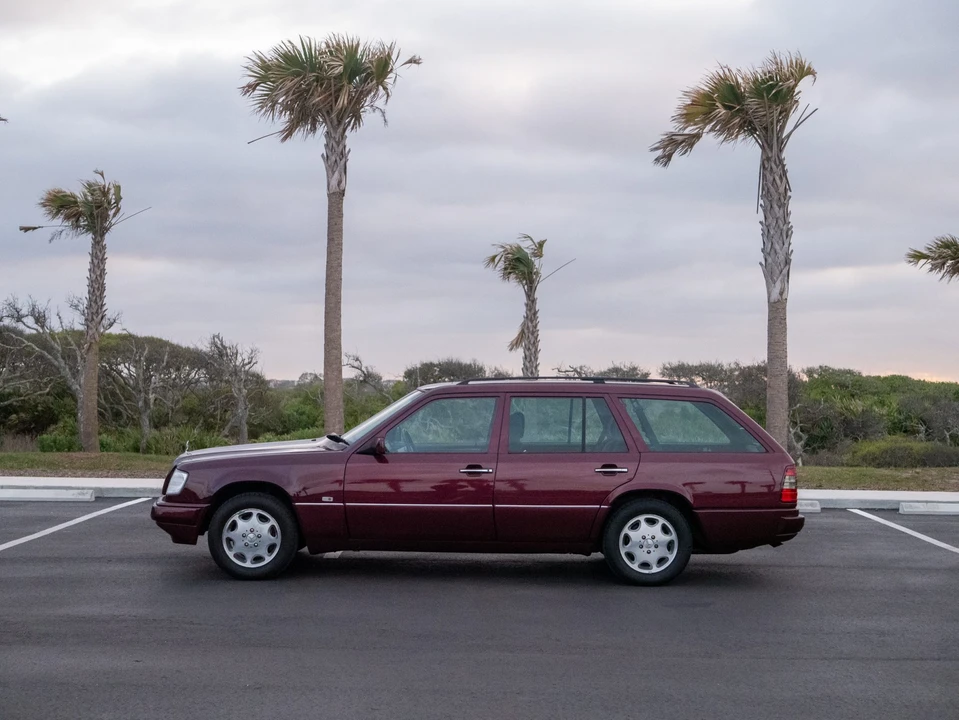 1995 Mercedes-Benz W124 E-Class - Image 13 of 31