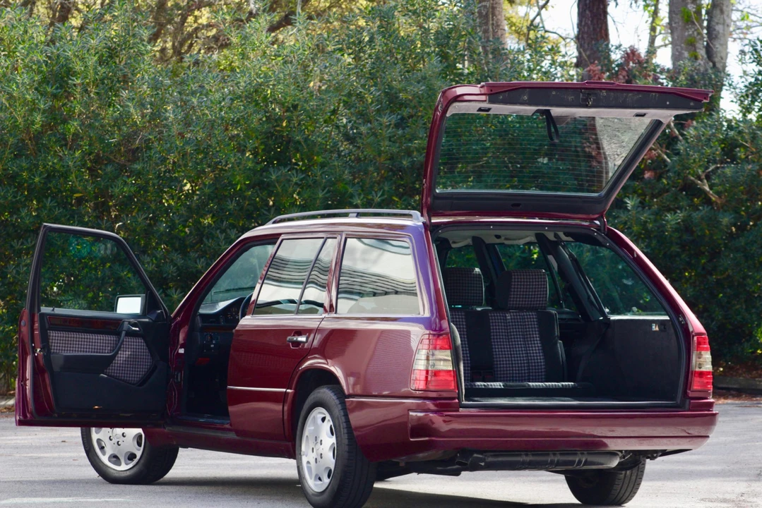1995 Mercedes-Benz W124 E-Class - Image 26 of 31