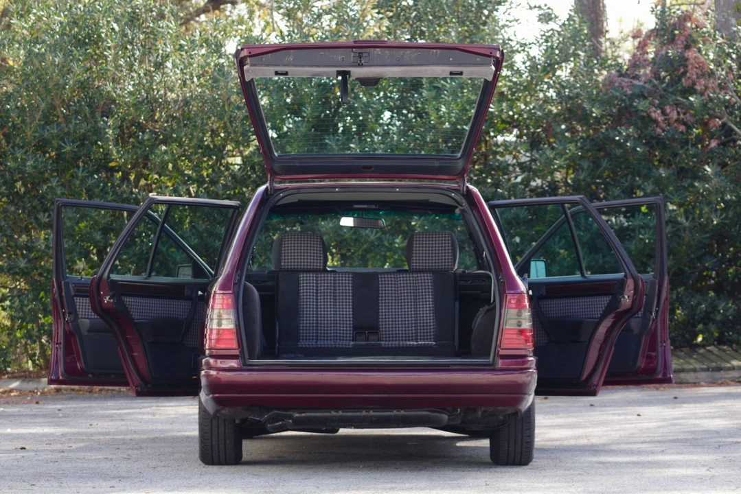 1995 Mercedes-Benz W124 E-Class - Image 23 of 31