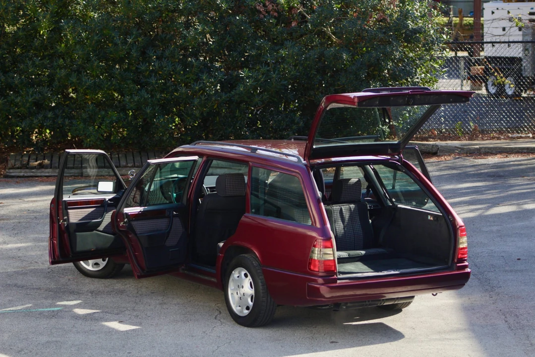 1995 Mercedes-Benz W124 E-Class - Image 25 of 31