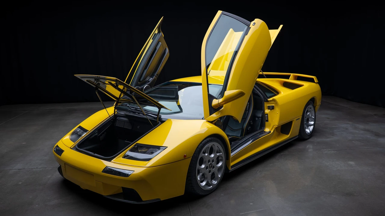 2001 Lamborghini Diablo VT - Image 25 of 31