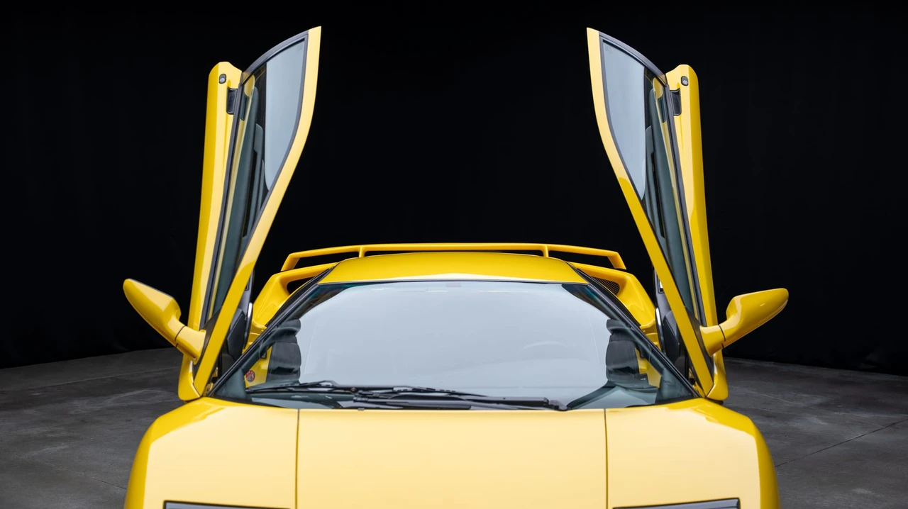 2001 Lamborghini Diablo VT - Image 23 of 31