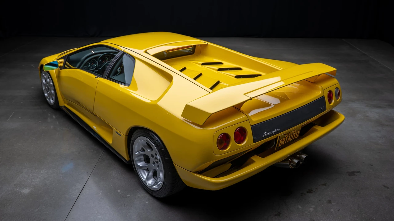2001 Lamborghini Diablo VT - Image 9 of 31