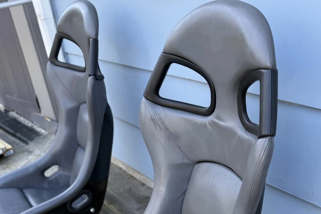 Parts & Memorabilia Seats & Interior - Image 2 of 4