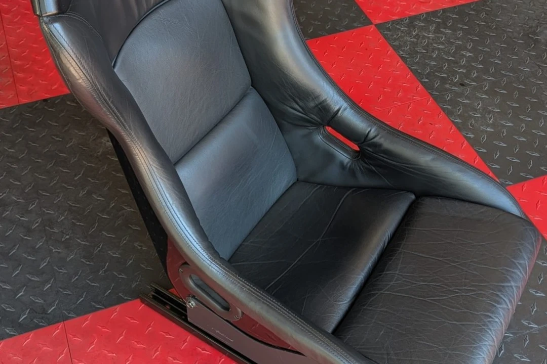 Parts & Memorabilia Seats & Interior - Image 2 of 4