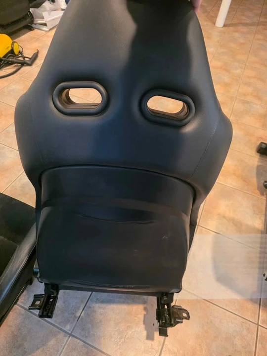 2003 Parts & Memorabilia Seats & Interior - Image 3 of 4