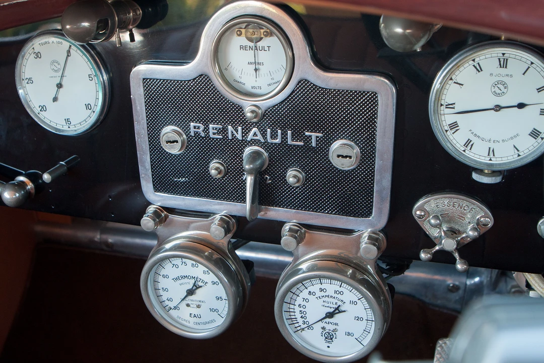 Renault - Image 5 of 10