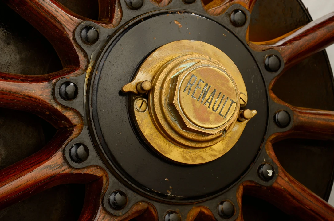 1927 Renault - Image 2 of 31