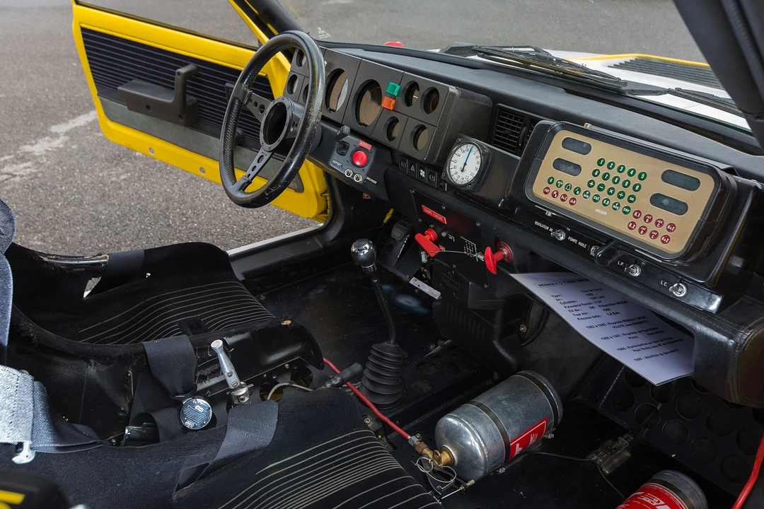 Renault 5 Turbo 2 - Image 16 of 31
