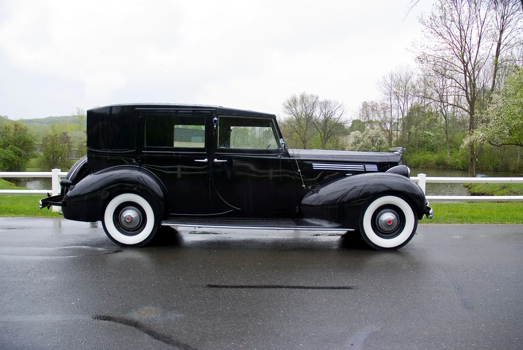 1939 Packard Eight - Image 4 of 19